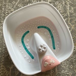 FAO Schwartz kids foot spa